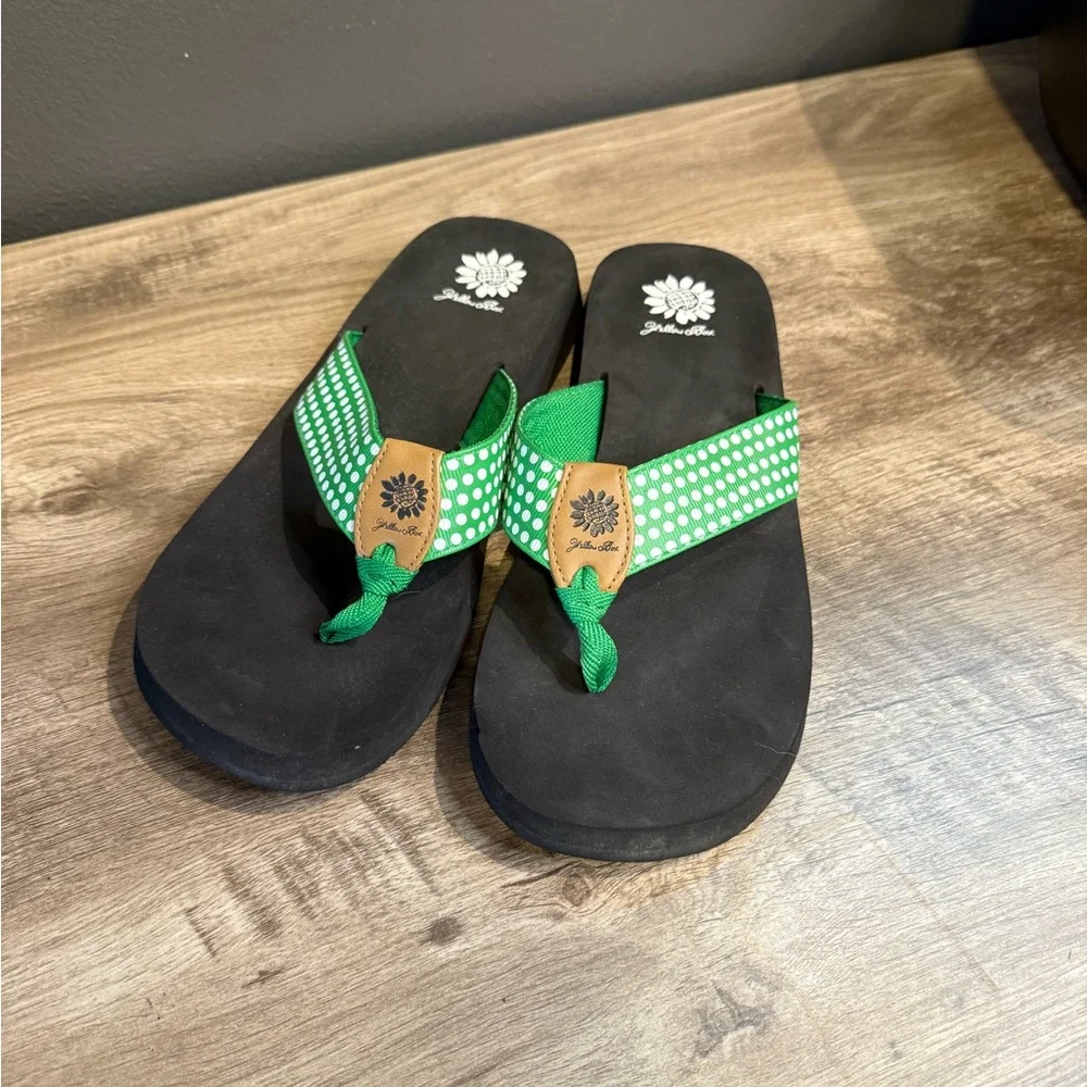 Yellow Box Black Footbed Green Polka Dot Strap Flip Flop Sandals - Picture 2 of 5